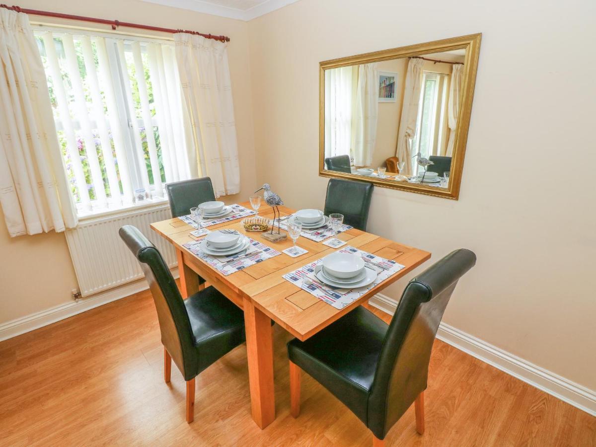 2 Primrose Cottage 손더스풋 외부 사진